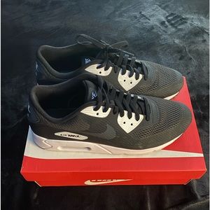 NIKE AIR MAX 90 ULTRA ESSENTIAL